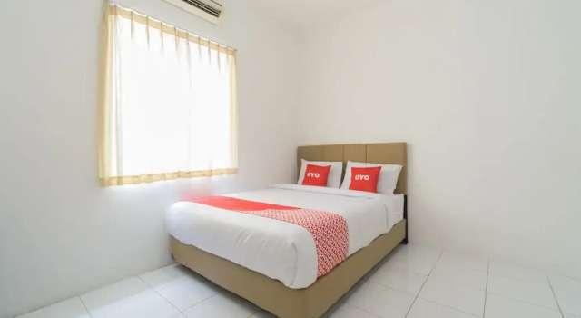 Rotterdam Guest House by OYO, Varaa Matkakoti Curug West Java