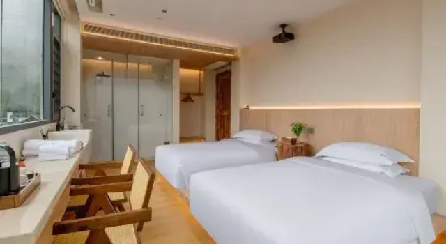 Двухместный люкс с видом на горы Daxin Suhe · Mingshi Gallery Homestay
