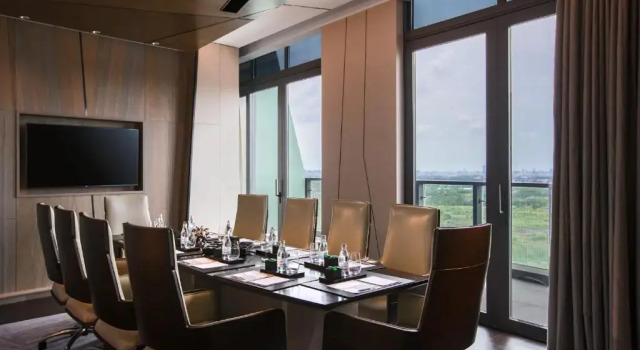 Двухместный клубный номер Standard с видом на поле для гольфа Renaissance Haikou Hotel