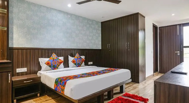 Номер Deluxe FabHotel RG Stay