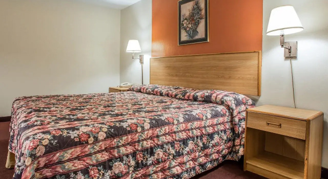 Econo Lodge, Buchen Sie Hotel Breezewood Pennsylvania