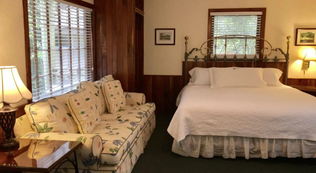 Outpost Inn, Buchen Sie Pension Highlands North Carolina