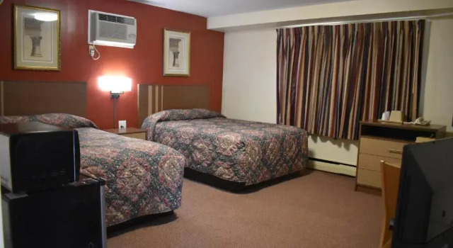 Четырёхместный номер Standard South Hills Motel