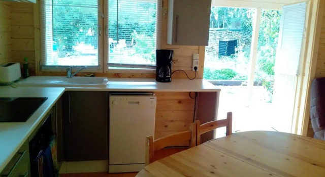 Chalet With 2 Bedrooms In Poussan With Enclosed Garden