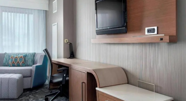 Двухместный люкс Courtyard by Marriott Newark Elizabeth