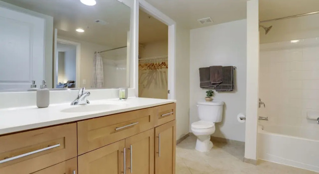 Fantastic 1 Bedroom Condo at Arlington