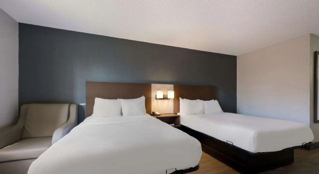 Четырёхместный номер Standard Quality Inn University Area