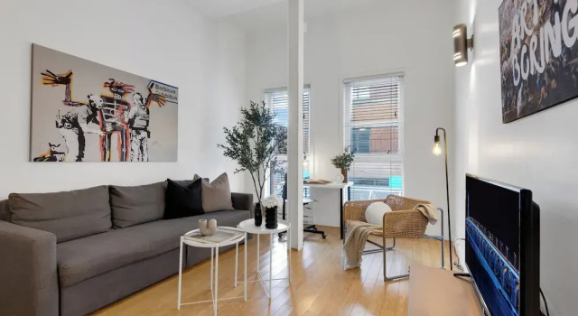 Студия Deluxe LiV MTL Main Plateau Suites Near Downtown Montreal