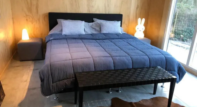 Stijlvolle bungalow nabij prachtige zwempoel, Rezerwuj Hotel Hotele w Gasselte z basenem, Basen