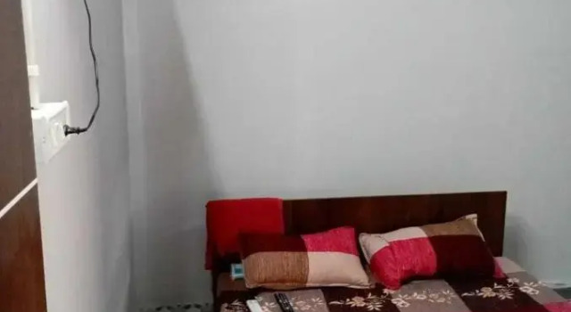 Oyo 700751 Day Night Rooms, Забронировать Отель Сурат штат Гуджарат
