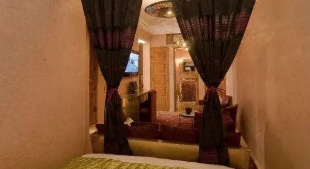 Riad Dar Zr, Забронировать Отель Отели Марракеш-Тенсифт-Эль-Хауз с парковкой, Парковка