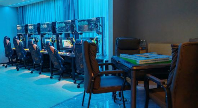 Кровать в общем номере Fuyang Jia Centennial Hotel (Shenlong Branch)