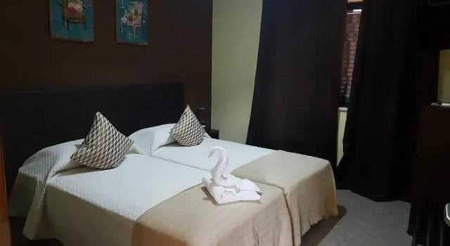 Люкс с 2 комнатами Almancil Hostel