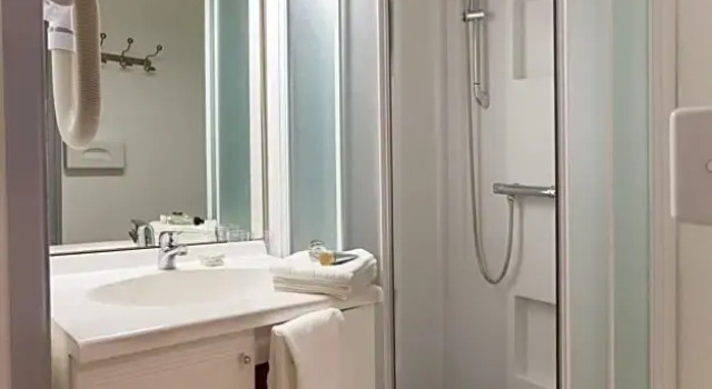 Семейный номер Standard Logis Hotel La Brasserie