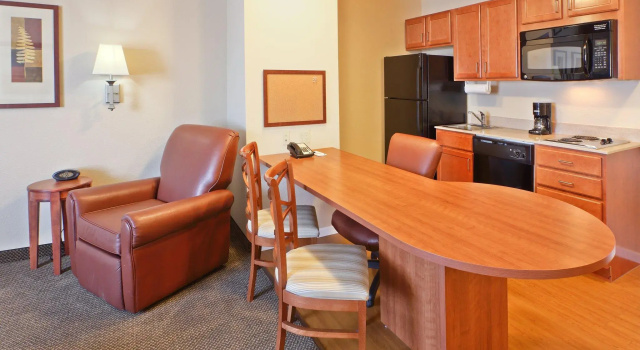 Двухместный люкс c 1 комнатой Candlewood Suites Fayetteville – University of Arkansas by IHG