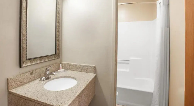 Номер Standard Super 8 by Wyndham Natchitoches