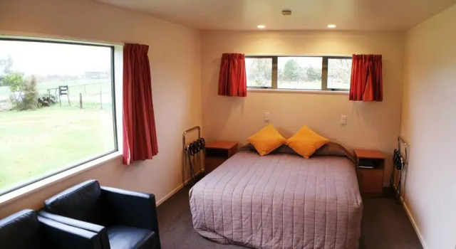 Трёхместный номер Executive Glacier View Motel