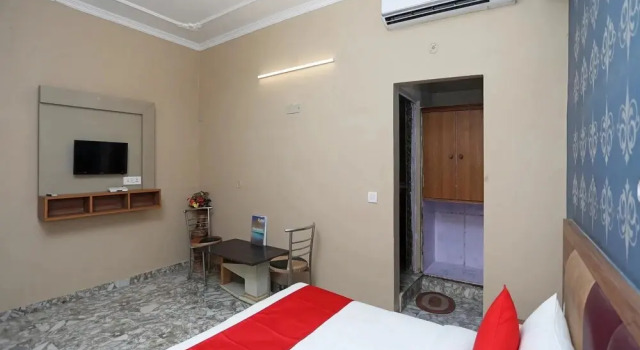 Royal Palace by OYO Rooms
