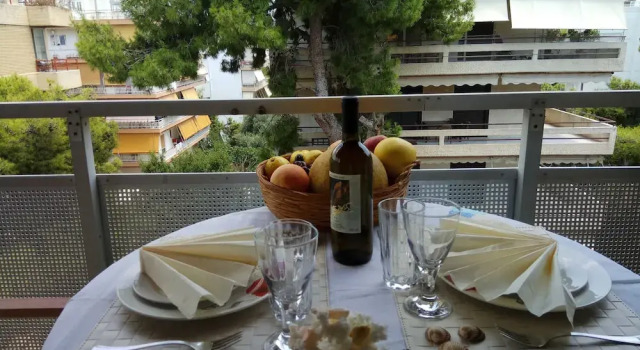 Top Floor Cozy Apartment near Beach, Забронировать Апартаменты/квартира Варкиза Attica Riviera