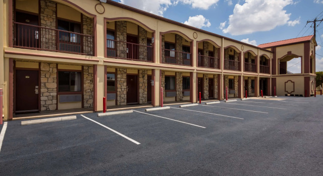 Americas Best Value Inn Buda, Varaa Hotelli Hotellit Buda aamiaisella, Aamiainen