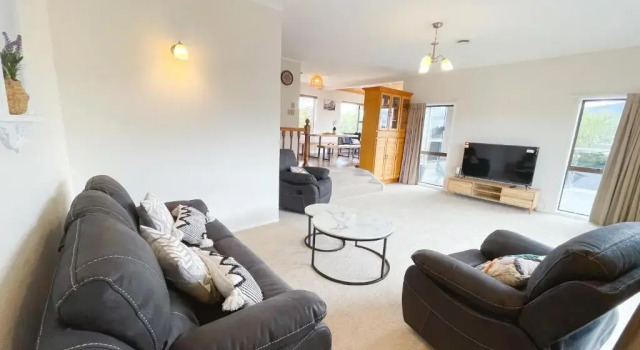 Коттедж A home-like stay at 22 carter