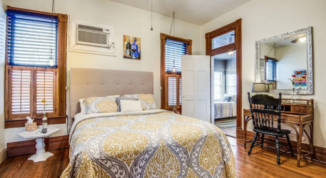 Люкс с балконом O'Casey's Boutique Inn