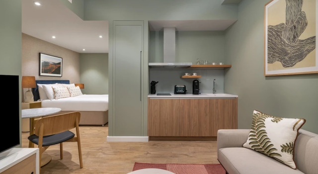 Студия Superior The Lincoln Suites