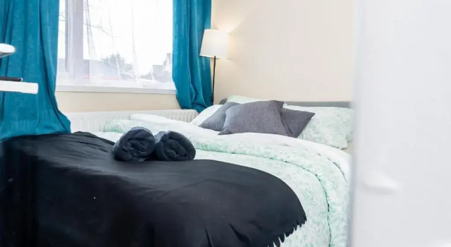 Shirley House 3, Guest House, Self Catering, Self Check in with Smart Locks, Use of Fully Equipped Kitchen, close to City Centre, Ideal for Longer Stays, Walking Distance to BAT, 20 min Drive to Fawley Refinery, Excellent Transport Links, Забронировать Гостевой дом Отели Саутгемптона с парковкой, Парковка