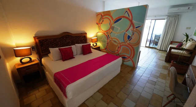 Семейный номер Standard с видом на океан Emperador Vallarta Beachfront Hotel and Suites