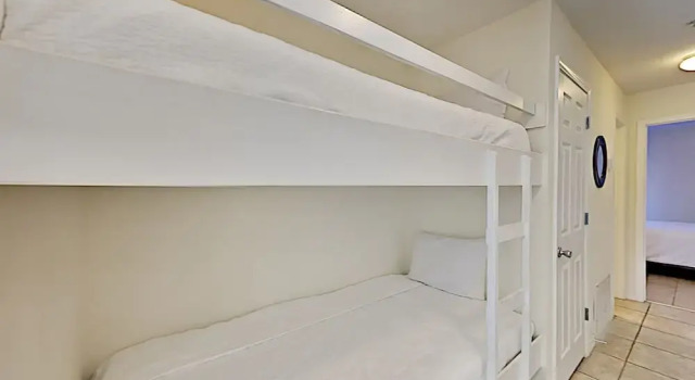 Номер Standard с балконом и с частичным видом на море Gulf Island Condos II