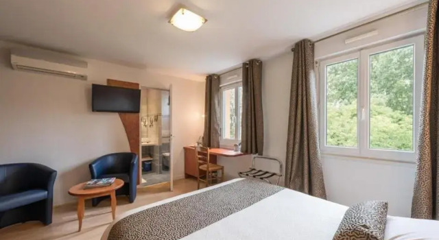 Двухместный номер Standard Logis Hotels - Au Poisson dArgent - Hôtel 3 étoiles et restaurant