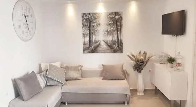 Polychrono New 2 Bedroom Apt. Just By The Sea!