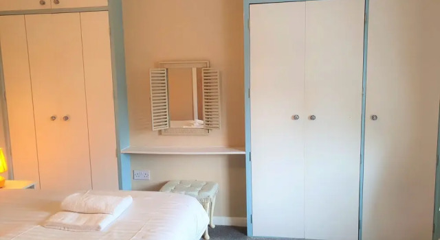 Large 5 Bedroom House Terrace Parking, Забронировать Отель Отели Суиндон с парковкой, рядом с The Energy Check County Ground, Парковка
