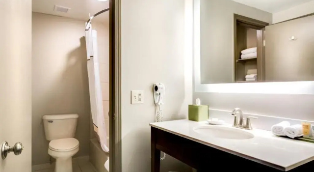 Полулюкс Lodge of Four Seasons Golf Resort, Marina & Spa