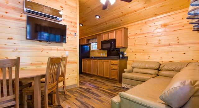 Вилла Deluxe Sun Retreats Birchwood Acres