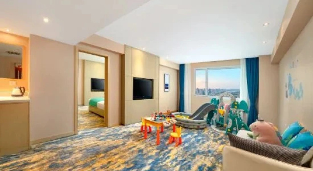 Трёхместный семейный люкс Wanda Holiday Hotel