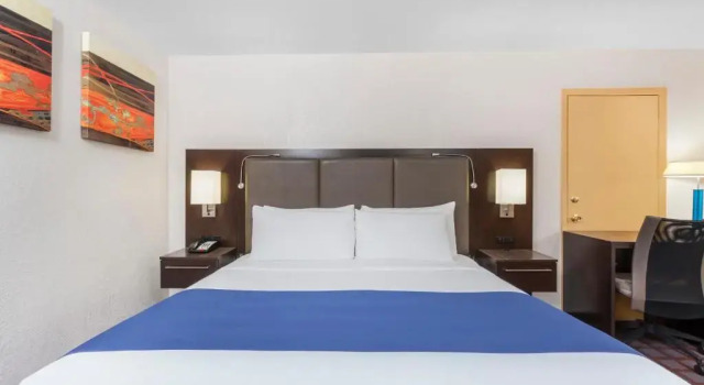 Одноместный номер Standard Days Inn by Wyndham Woodbury Long Island