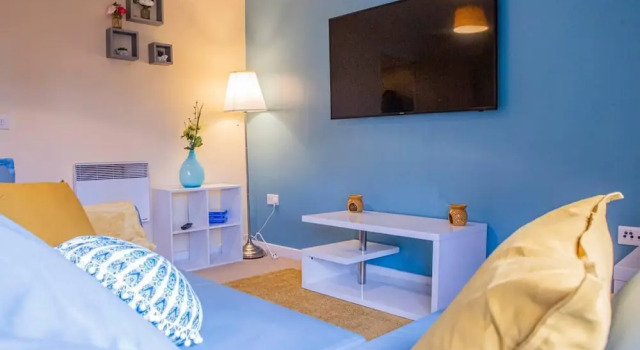 Апартаменты с балконом Inviting 2-bed Apartment in Wolverhampton