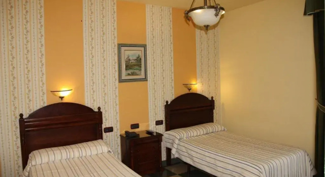 Hotel Frijon, Забронировать Отель Недорогие отели Badajoz Province, недорого