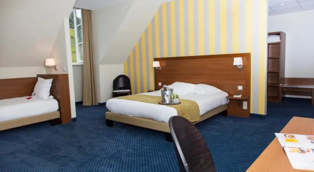 Трёхместный номер Standard Hôtel Val-Vignes Colmar Haut-Koenigsbourg, The Originals Relais
