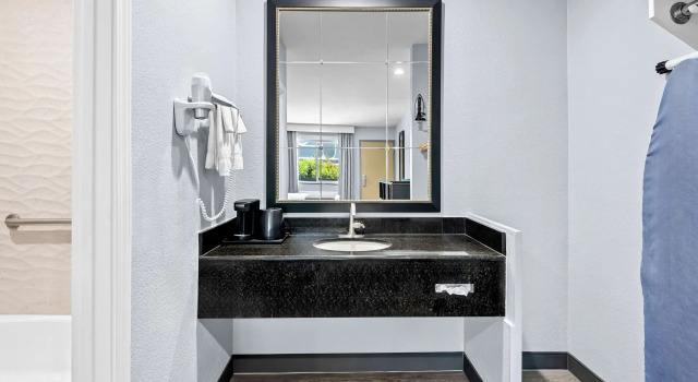 Четырёхместный номер Standard SureStay Hotel by Best Western Buena Park Anaheim