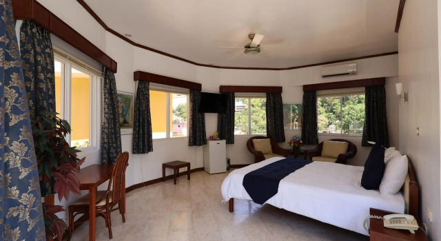 Mermaid Resort Puerto Galera, Rezerwuj Ośrodek wypoczynkowy Hotele w Puerto Galera z basenem, Basen