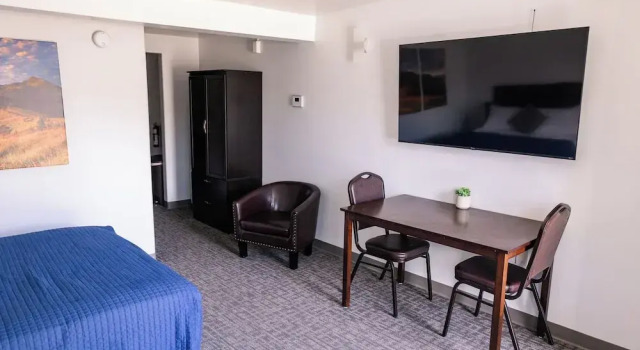 Deluxe suite Alaska Frontier Inn