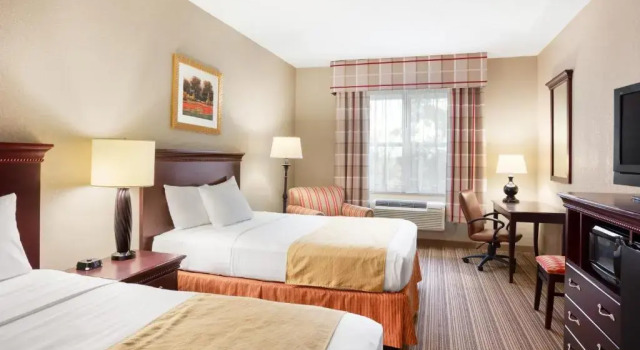 Четырёхместный номер Standard Country Inn & Suites by Radisson, Ithaca, NY