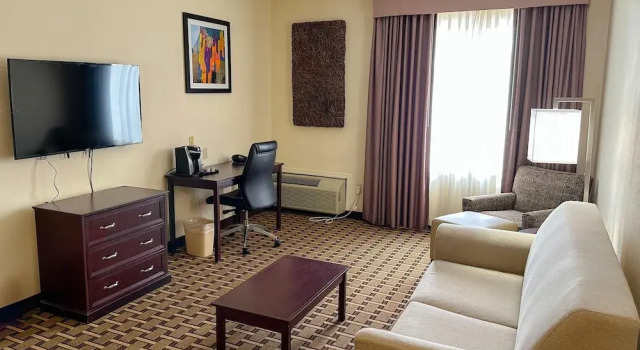 Двухместный люкс Sonesta Essential Hotels Overland Park