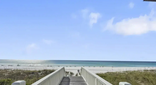 Коттедж с 3 комнатами Seaside Serenity 3 Bedroom Home by RedAwning