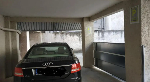 Апартаменты Larissa Downtown Apartment With Parking