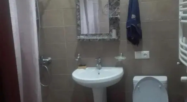 Кровать в общем номере (мужской номер) Artisha Travel Hotel