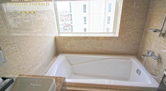 Полулюкс с 2 комнатами с балконом Menteng Park Exclusive Emerald