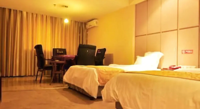 Rong Hua Hotel, Rezerwuj Hotel Hotele w Bazhong z parkingiem, Parking